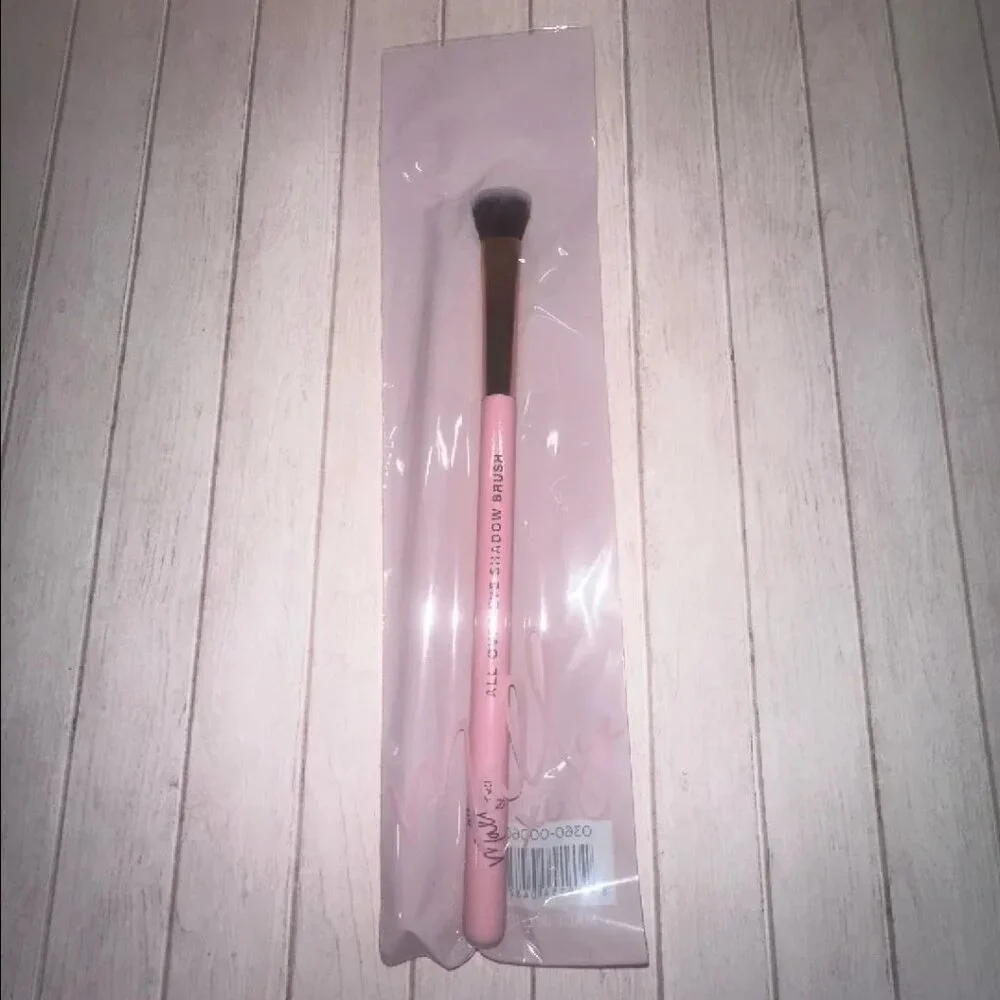 NWT MALLY All Over EYE SHADOW BRUSH Sealed